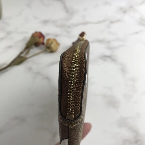 NWT Coach X Peanuts Corner Zip Wristlet Wallet With Snoopy & Woodstock - Picture 6 of 10